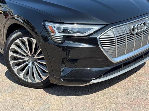 2019 Audi e-tron Premium Plus