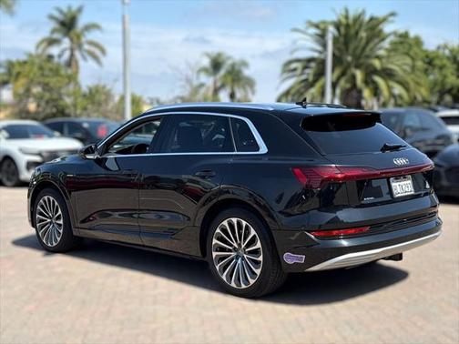 2019 Audi e-tron Premium Plus