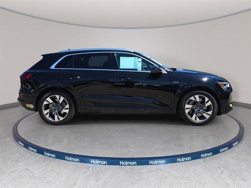2022 Audi e-tron Premium