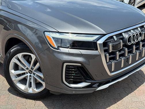 2025 Audi Q7 45 Premium