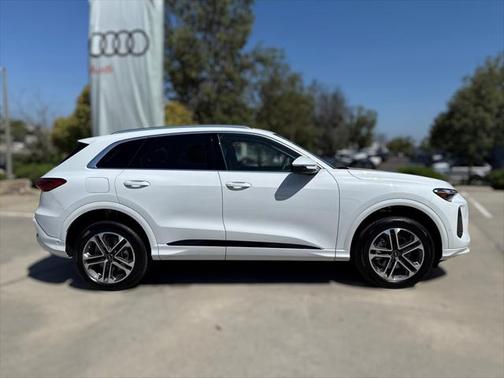 2025 Audi Q5 Premium