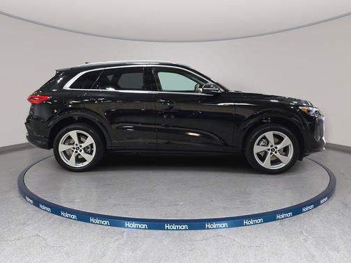 Mythos Black Metallic 2026 Audi Q5 Premium Plus TFSI quattro S tronic
