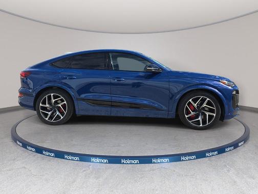 Ascari Blue Metallic 2027 Audi SQ6 e-tron Sportback Premium Plus quattro