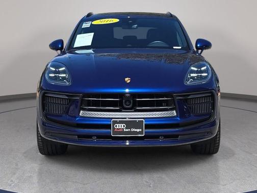 Gentian Blue Metallic 2023 Porsche Macan Macan