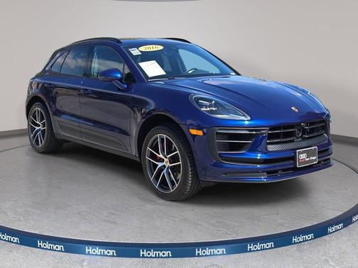 Gentian Blue Metallic 2023 Porsche Macan Macan