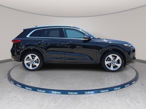 Mythos Black Metallic 2025 Audi Q5 Premium Plus TFSI quattro S tronic
