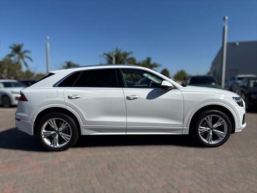 2022 Audi Q8 55 Premium Plus