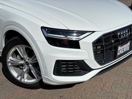 2022 Audi Q8 55 Premium Plus