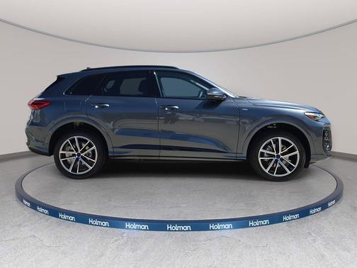 Daytona Gray Pearl Effect 2026 Audi Q5 Premium Plus TFSI quattro S tronic