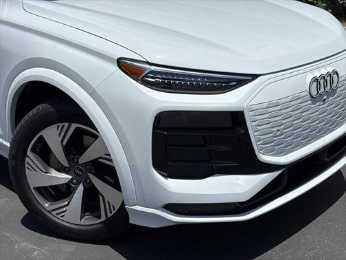 2025 Audi Q6 e-tron Premium Plus quattro