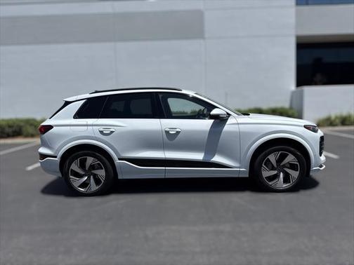 2025 Audi Q6 e-tron Premium Plus quattro