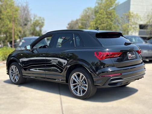 2025 Audi Q3 Premium 45 TFSI S line quattro Tiptronic