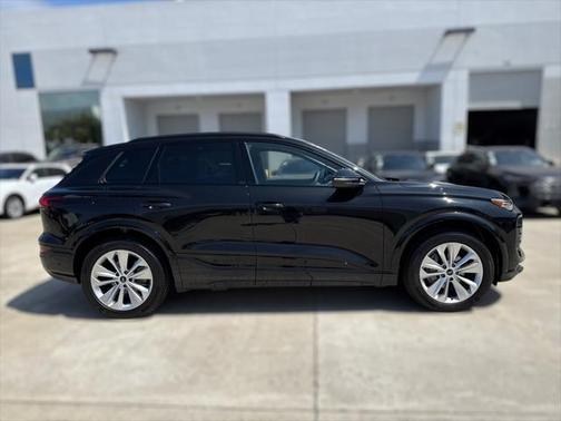2025 Audi Q6 e-tron Premium Plus