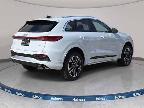 Glacier White Metallic 2026 Audi Q5 Premium Plus TFSI quattro S tronic
