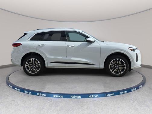 Glacier White Metallic 2026 Audi Q5 Premium Plus TFSI quattro S tronic