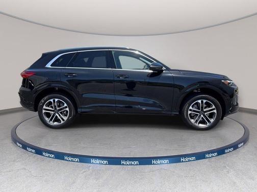 Mythos Black Metallic 2025 Audi Q5 Premium TFSI quattro S tronic