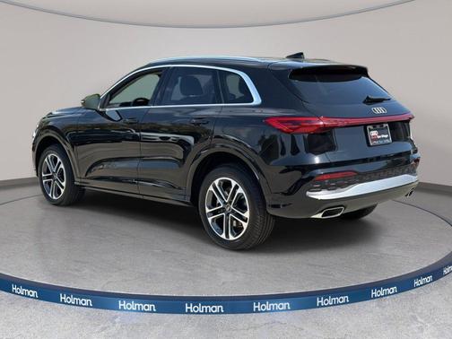 Mythos Black Metallic 2025 Audi Q5 Premium TFSI quattro S tronic