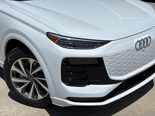 2025 Audi Q6 e-tron Premium Plus quattro
