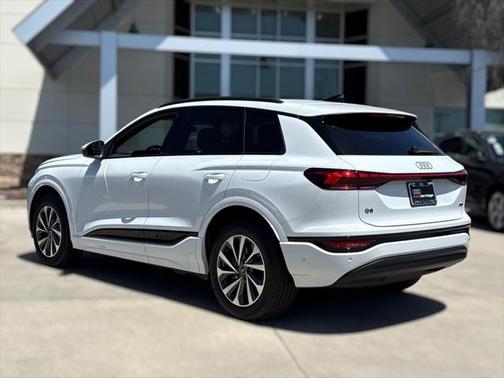 2025 Audi Q6 e-tron Premium Plus quattro