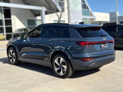 2025 Audi Q6 e-tron Premium Plus quattro