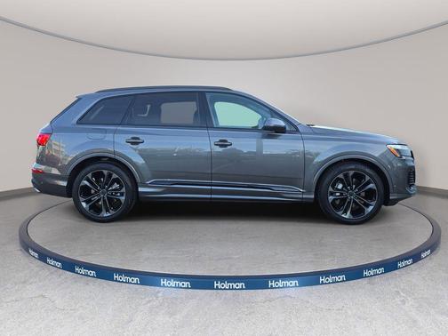 Samurai Gray Metallic 2026 Audi Q7 55 Premium Plus