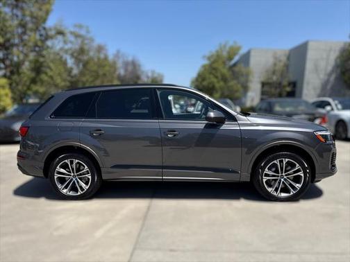2025 Audi Q7 45 Premium Plus