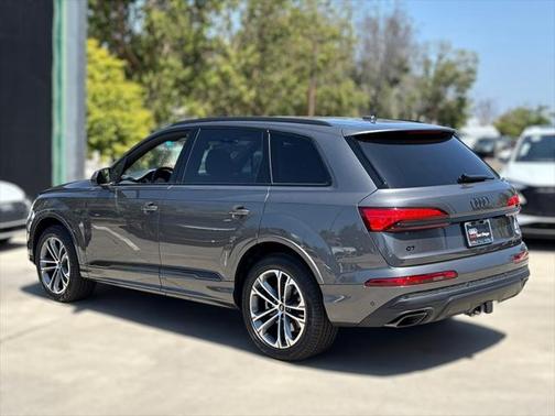 2025 Audi Q7 45 Premium Plus