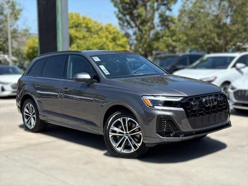 2025 Audi Q7 45 Premium Plus