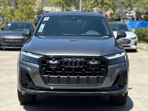 2025 Audi Q7 45 Premium Plus