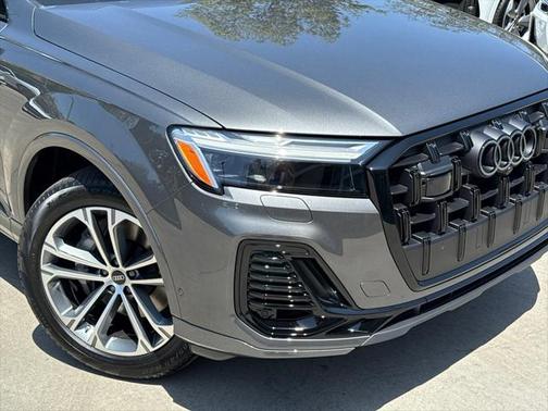 2025 Audi Q7 45 Premium Plus