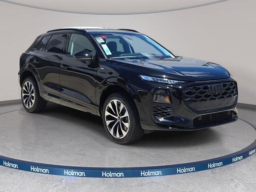 Mythos Black Metallic 2026 Audi Q3 TFSI quattro S tronic