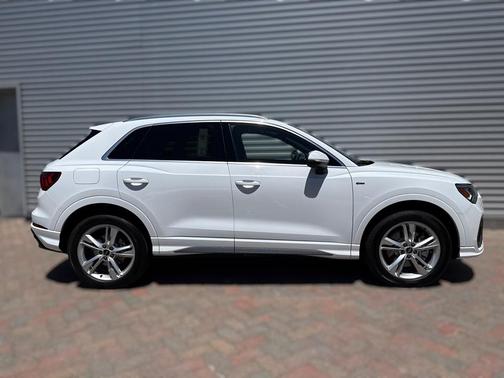 2024 Audi Q3 Premium 45 TFSI S line quattro Tiptronic