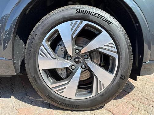 2025 Audi Q6 e-tron Premium Plus quattro