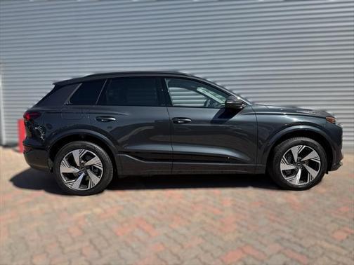 2025 Audi Q6 e-tron Premium Plus quattro