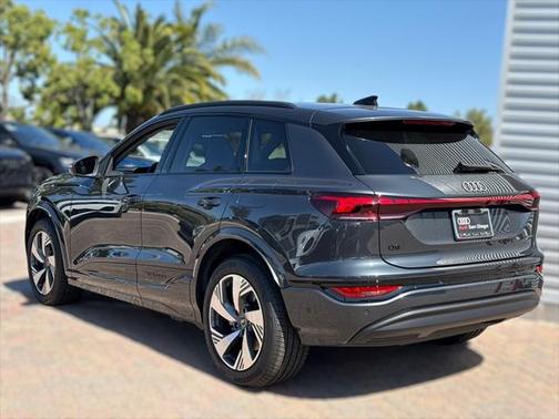 2025 Audi Q6 e-tron Premium Plus quattro