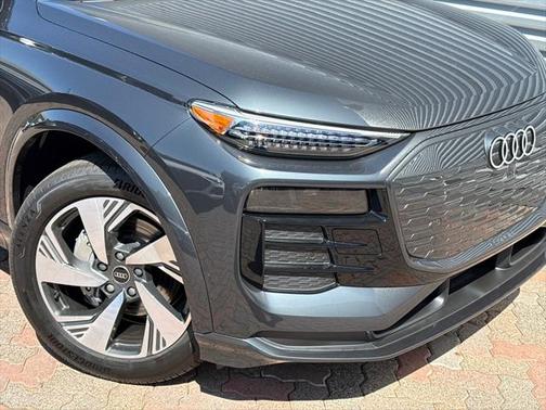 2025 Audi Q6 e-tron Premium Plus quattro