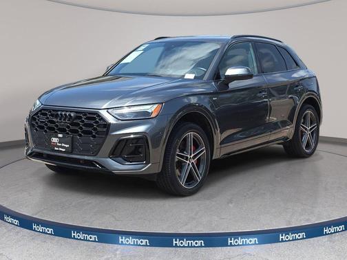 Daytona Gray Pearl Effect 2024 Audi Q5 e 55 S line Premium Plus