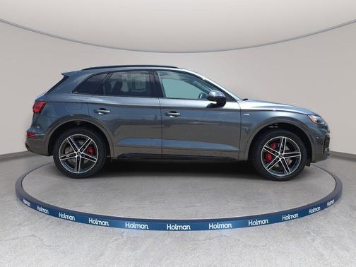 Daytona Gray Pearl Effect 2024 Audi Q5 e 55 S line Premium Plus