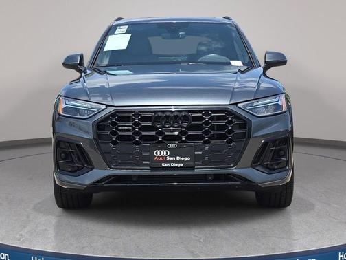Daytona Gray Pearl Effect 2024 Audi Q5 e 55 S line Premium Plus