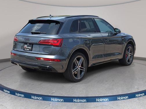 Daytona Gray Pearl Effect 2024 Audi Q5 e 55 S line Premium Plus