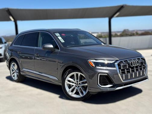2025 Audi Q7 55 Premium Plus