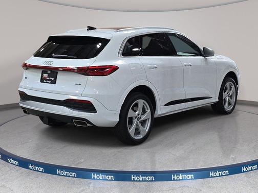 Glacier White Metallic 2026 Audi Q5 Premium Plus TFSI quattro S tronic