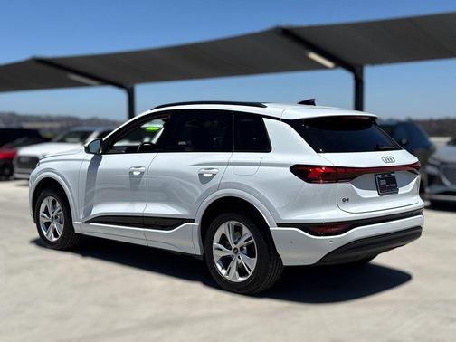 2025 Audi Q6 e-tron Premium