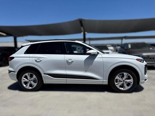 2025 Audi Q6 e-tron Premium