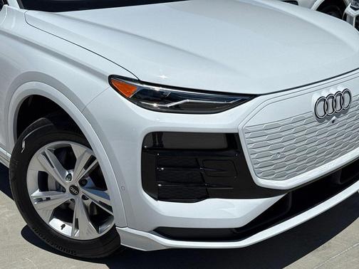 2025 Audi Q6 e-tron Premium