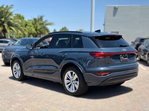 2025 Audi Q6 e-tron Premium