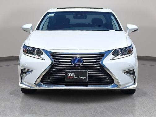 White Pearl 2016 Lexus ES 300h Base