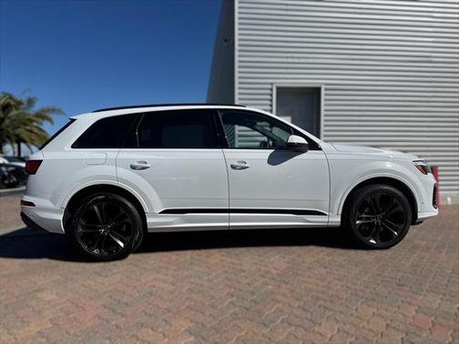 2025 Audi Q7 55 Premium Plus