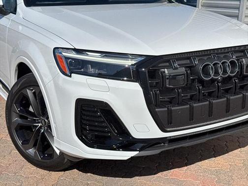 2025 Audi Q7 55 Premium Plus
