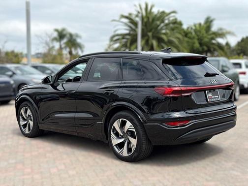 2025 Audi Q6 e-tron Prestige quattro